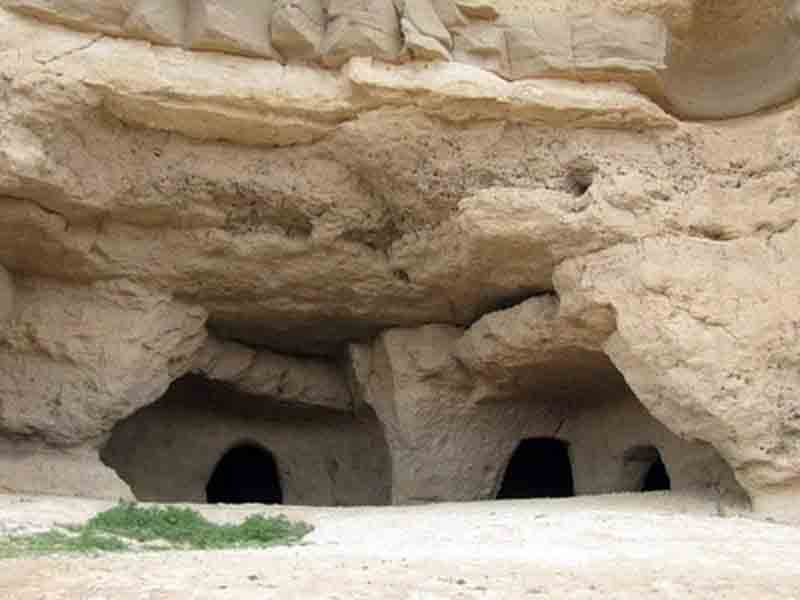 تصویر غارهای سه گانه تیس چابهار 