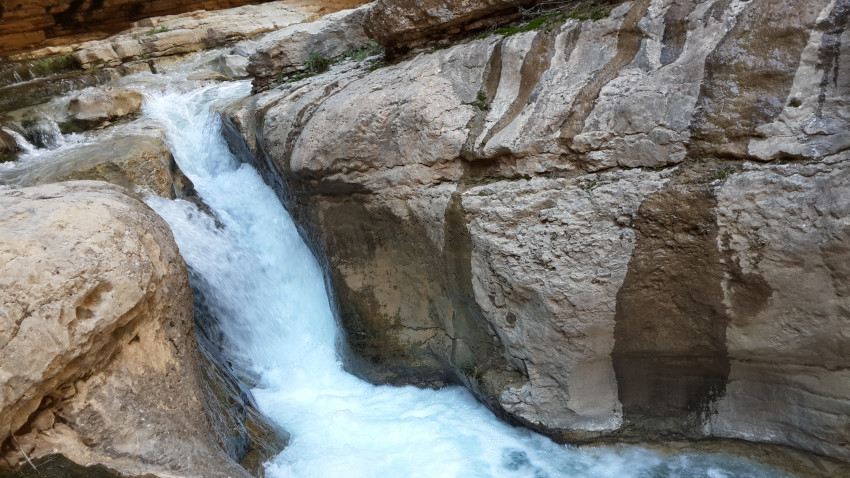 تصویر آبشار اسفجیر فاروج 