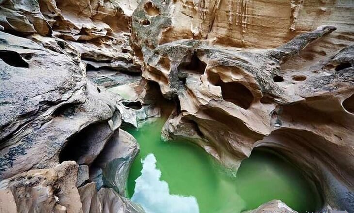 تنگه چاهکوه در قشم