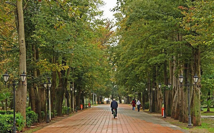 بوستان مفاخر رشت