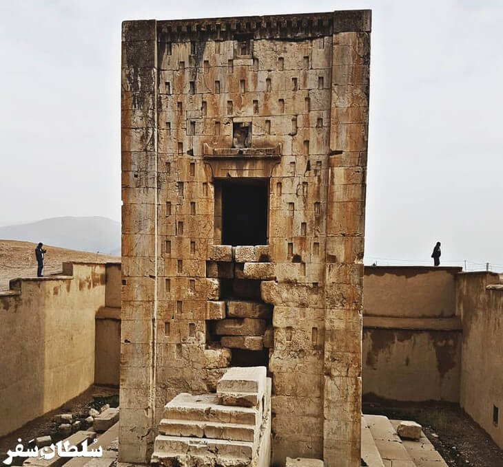 کعبه زرتشت - جاهای دیدنی شیراز
