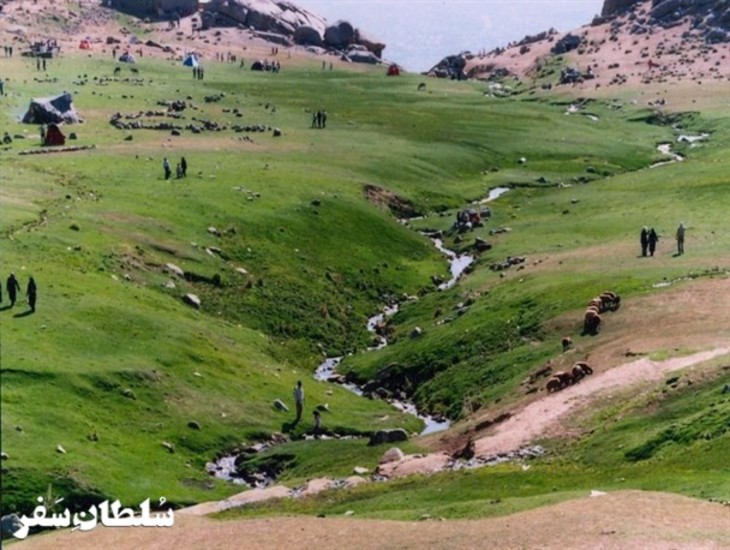 تخت نادر همدان