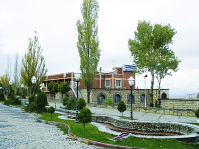 تصویر مسافرخانه جهانگردی غار علیصدر همدان