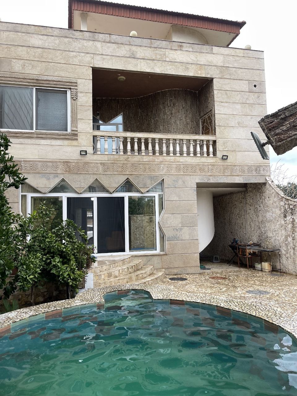 تصویر ویلای دو خوابه دوبلکس همراه با استخر روباز آبسرد (مارال)