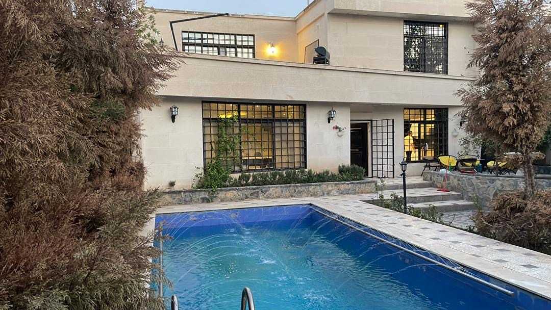 تصویر ویلای دو خوابه دوبلکس همراه با استخر روباز