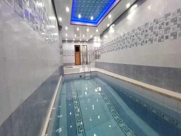 تصویر ویلای سه خوابه همراه با استخر سرپوشیده ساحلی