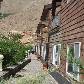 تصویر واحد مسکونی دهکده توریستی گنجنامه همدان