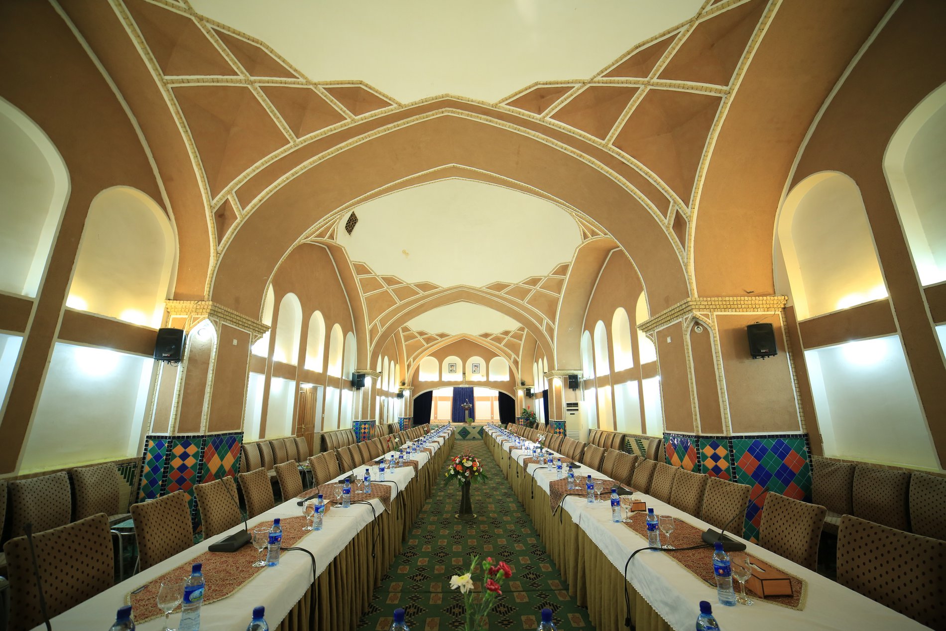 تصویر هتل باغ مشیرالممالک یزد