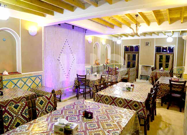 تصویر اقامتگاه باغ دو سرو تفت