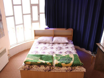 عکس یاس سفید اتاق 109