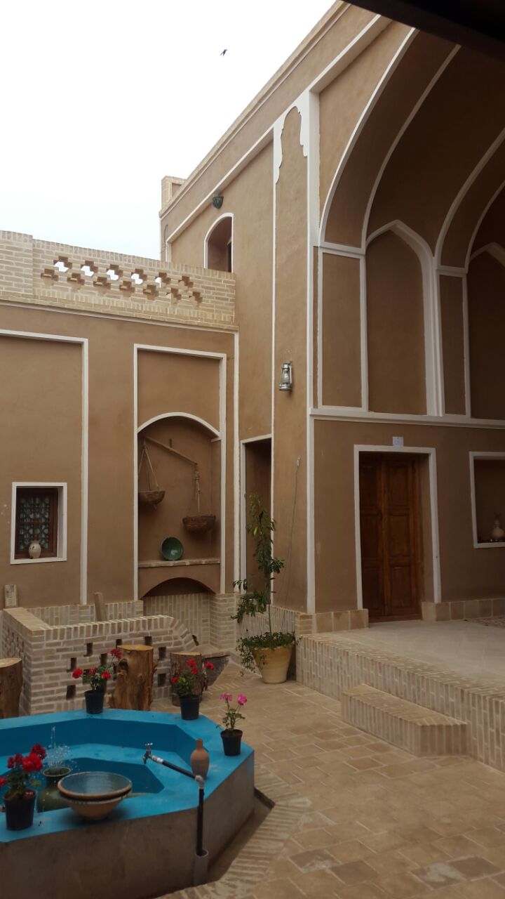 عکس خشت و ماه اتاق 1