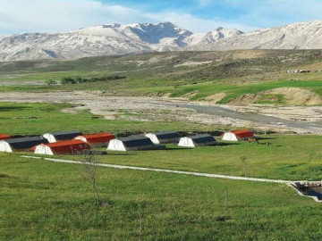 تصویر چادر بومگردی عشایری در حومه چلگرد - کوهرنگ