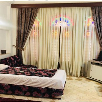 تصویر هتل تاریخی لب خندق یزد