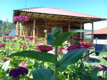 تصویر کلبه چوبی در روستای جیربند بهشهر  -  افرا