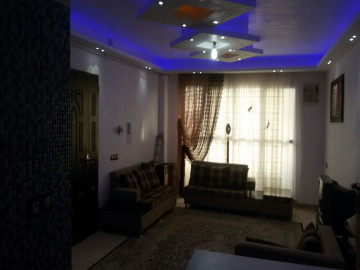 عکس یک واحد آپارتمان در ساختمان سه طبقه