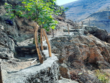 تصویر کلبه سنگی کوهستانی در سنگان بالا تهران - A