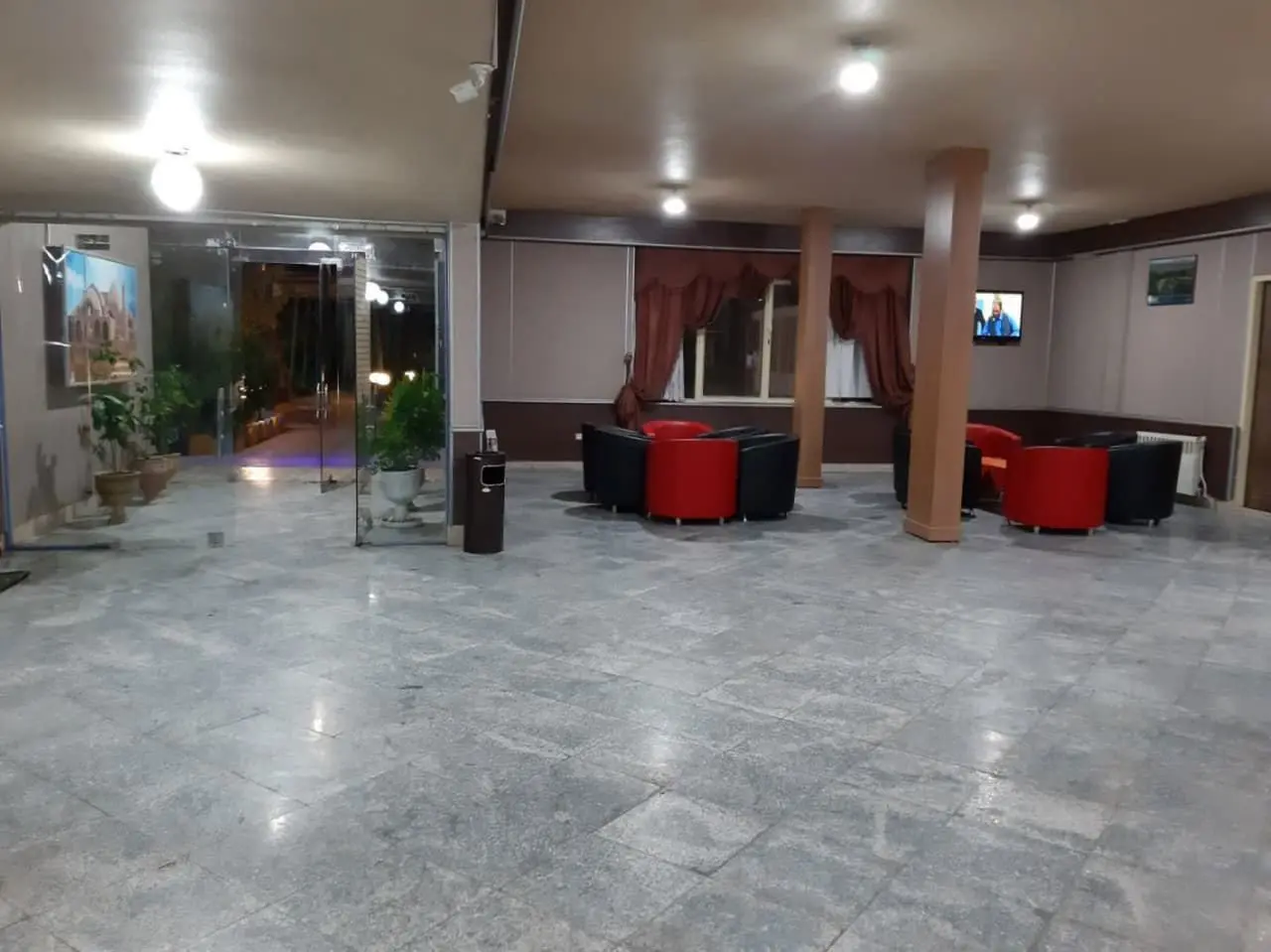 تصویر مهمانپذیر جهانگردی  اردستان
