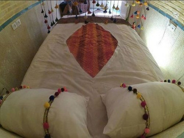 عکس عمارت‌هفت‌رنگ(لب آب)