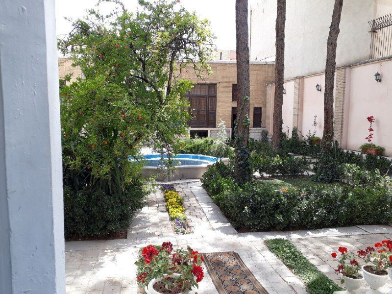 عکس اقامتگاه سنتی پاسارگاد (گوشواره بنفش)