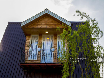 تصویر کلبه چوبی کلون با دوچرخه سواری رایگان