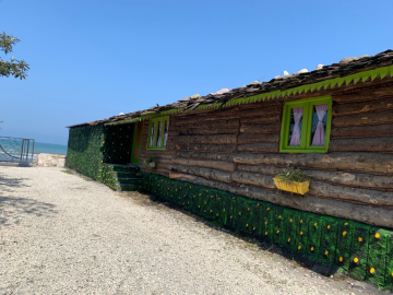 تصویر یک خوابه کلبه چوبی لوکس سنتی ساحلی