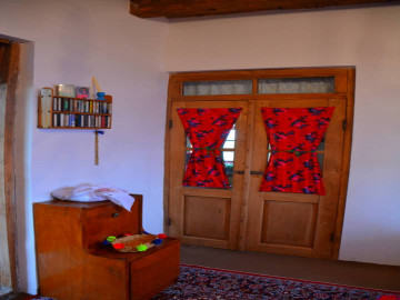 تصویر اقامتگاه بومگردی "آوش" اتاق قرمز 