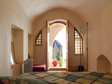 تصویر اقامتگاه سنتی"سرای امیر"اتاق گوشواره تخت