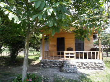 عکس کلبه چوبی آرمان