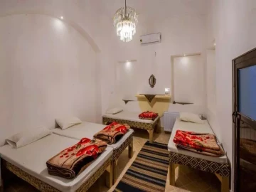 عکس بومگردی سرای آقامحمد( نسترن -4تخته)