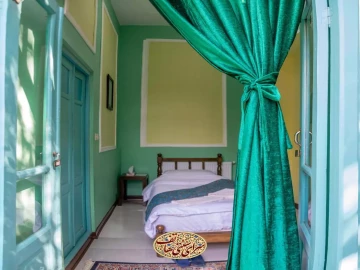 عکس سرای سنتی هاتف- بهاران(یک تخته)