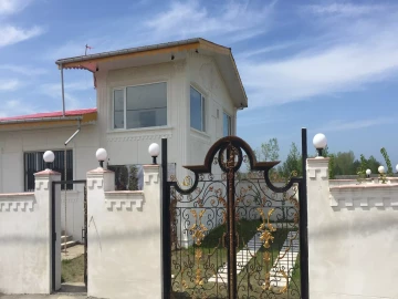 عکس ويلا ساحلي چشم‌انداز دریا حیاط مشترک