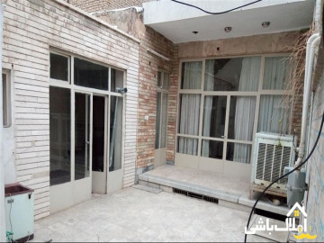 تصویر دربست حیاط دار در اصفهان