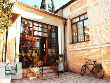 تصویر اقامتگاه"خانه باغ ایرانی"اتاق احمد شاملو