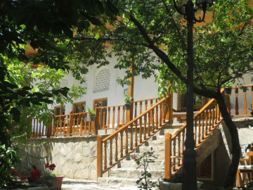 تصویر اقامتگاه سنتی "خانه گل" اتاق بنفشه شهمیرزاد