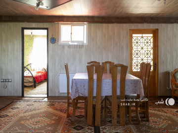 تصویر ویلای چهارخوابه با دو تراس چوبی سنتی