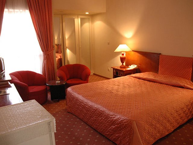 تصویر هتل آزادی بم