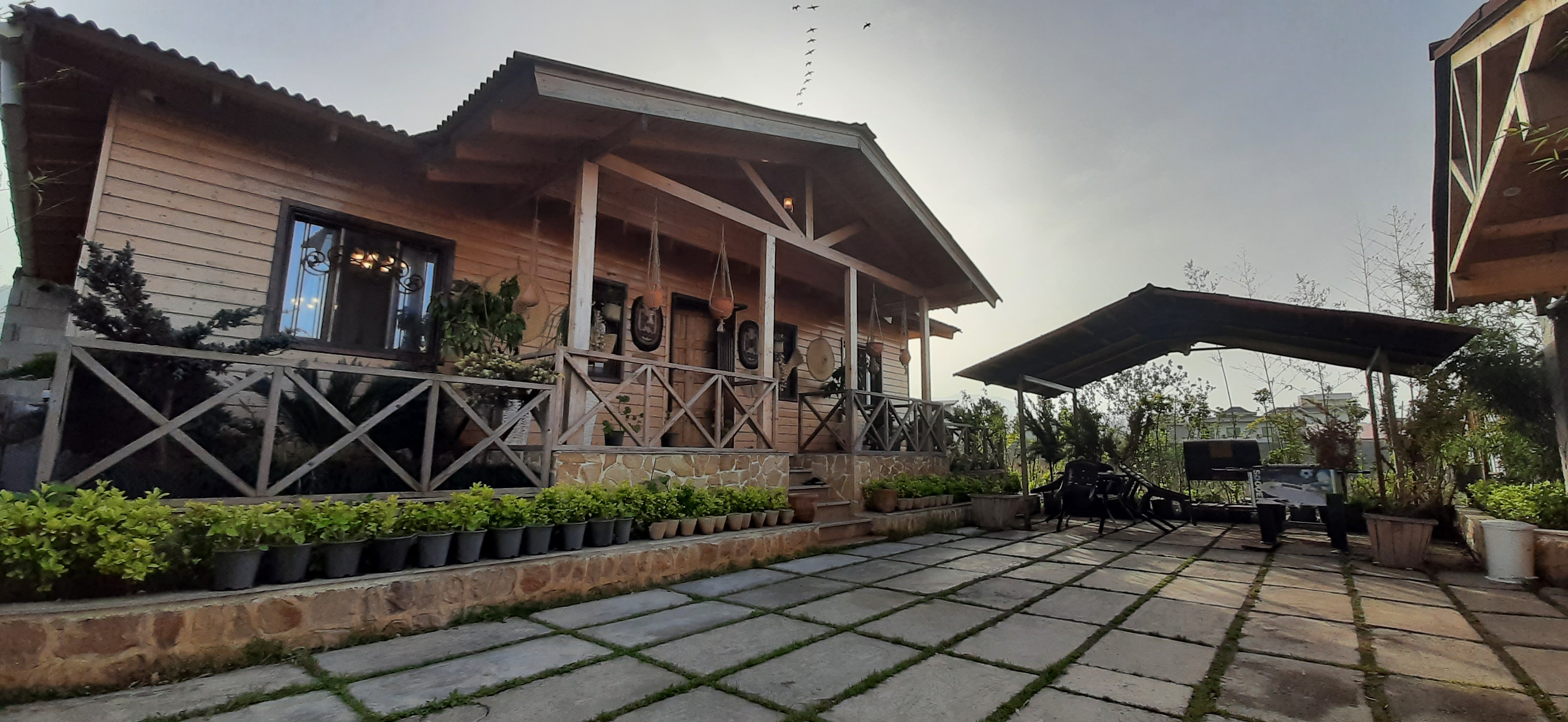 عکس ویلا چوبی استخردار با سونا جکوزی