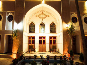 عکس اقامتگاه سنتی یاس اصفهان. شمعدونی دبل