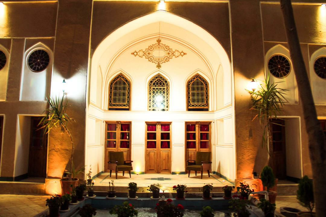 عکس اقامتگاه سنتی یاس اصفهان. شمعدونی دبل