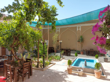 عکس اقامتگاه سنتی یاس اصفهان.همیشه بهار ‏تویین