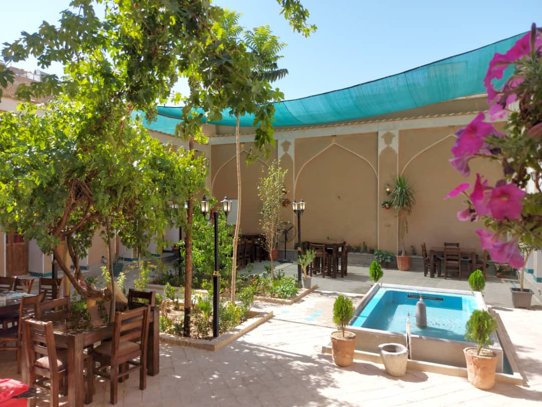 عکس اقامتگاه سنتی یاس اصفهان.همیشه بهار ‏تویین