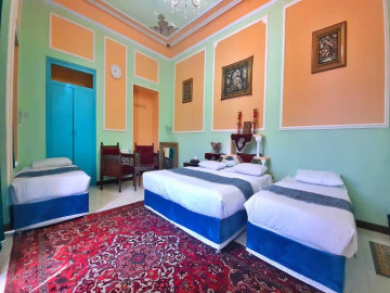 عکس سرای سنتی هاتف- اتاق شاه نشین (چهار تخته)