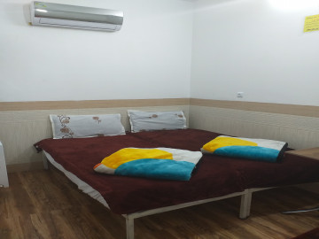 عکس مهمانپذیر نفیس قم (سه تخته)