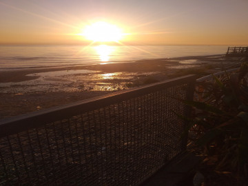 عکس 2 خوابه با تراس روبه دریا