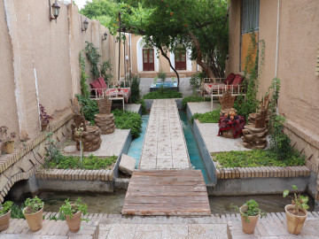 عکس بوم‌گردی عمارت دلگشای ماهان (سوییت سنتی کوچک 1)