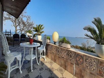 عکس سوپر لوکس سه خوابه با ویو ابدی دریا (دربست)