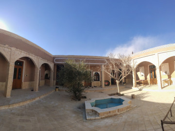 عکس بوم‌گردی وارُن اتاق سفید