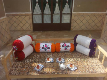 عکس اقامتگاه سنتی مادربزرگ کویر ورزنه (ده نفر)