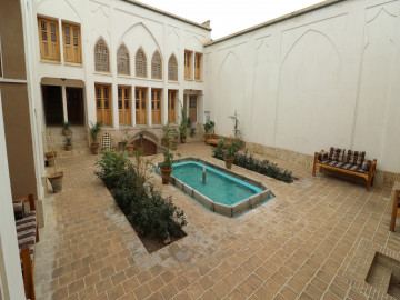 عکس اقامتگاه سنتی سرای دیبا اتاق 107 (گوشواره قاجاری)