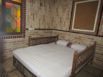 تصویر یک خوابه مبله سنتی میبُد